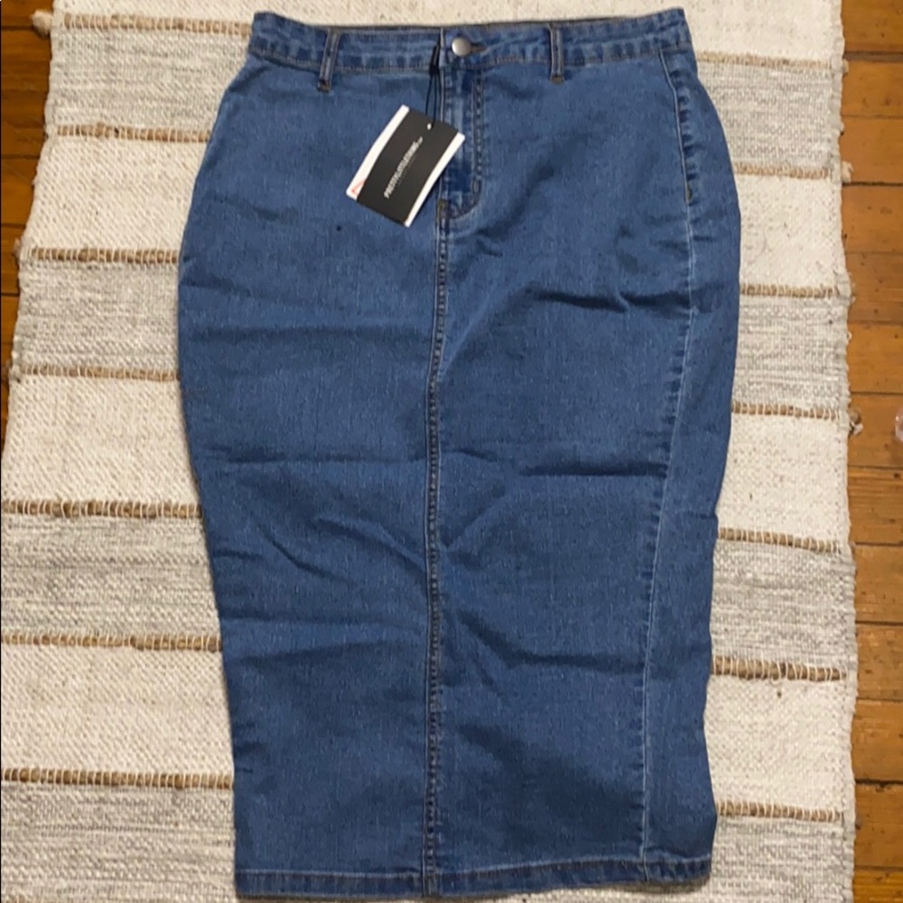 PRETTY LITTLE THING JEAN SKIRT !